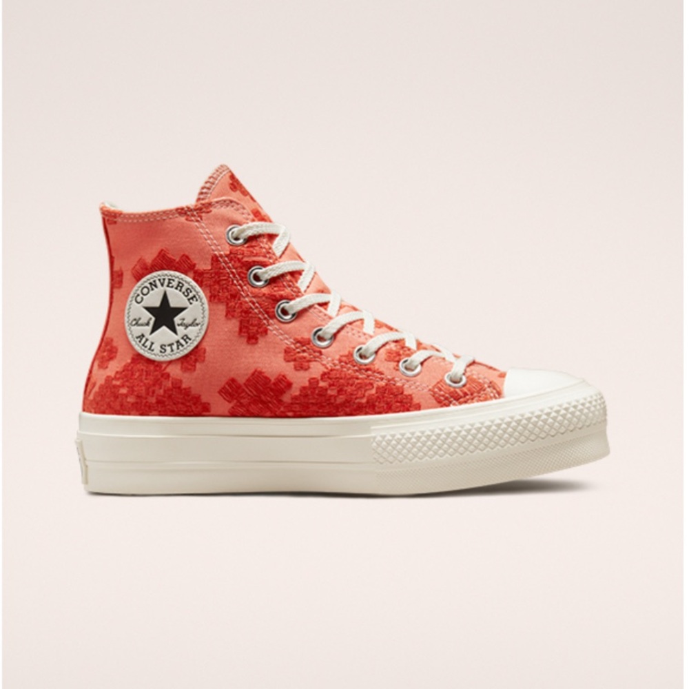 Converse Women's Chuck Taylor All Star Lift Platform Tona